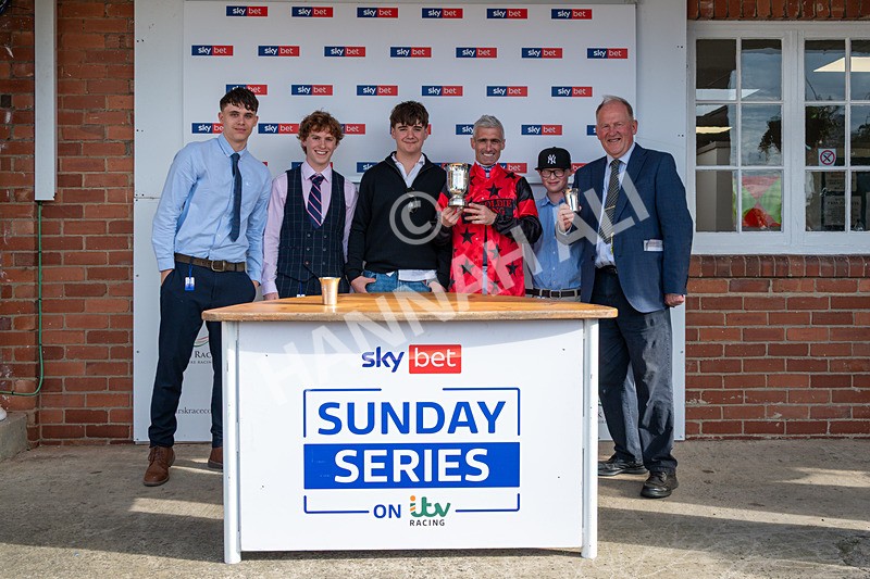 310526-Race 6-Mountain Road-9397 - Race 6 18.15pm Sky Bet For The Fans Handicap