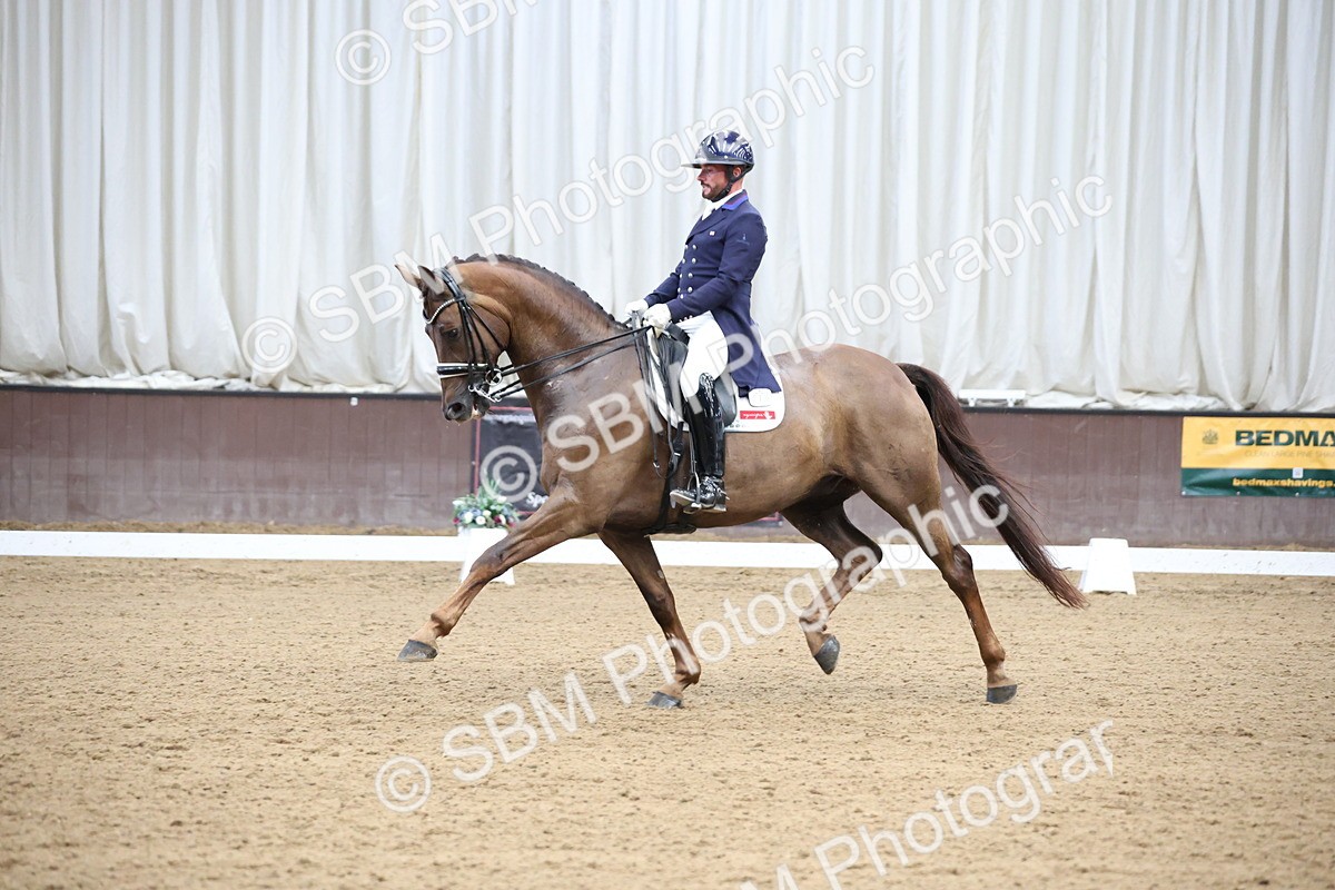 SBM_004804 - Class 9 - FEI Inter 1 Gold - 16.59-17.47