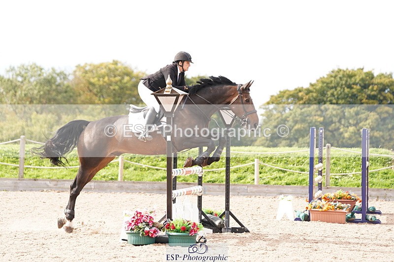 241004A-134438-00677 - Fri 03 Snr Newc & 1.10m Open