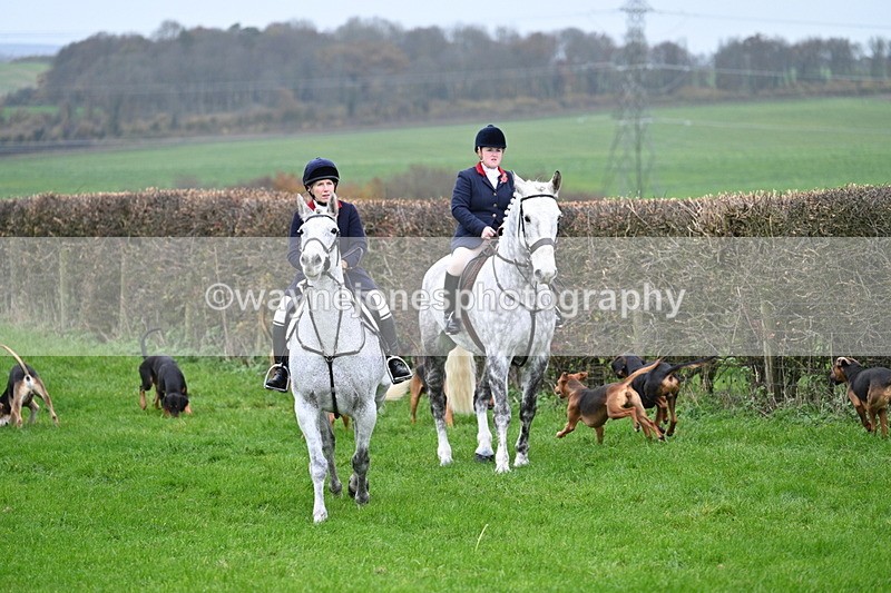 WJ7_8800 - Meet Staff & Hounds