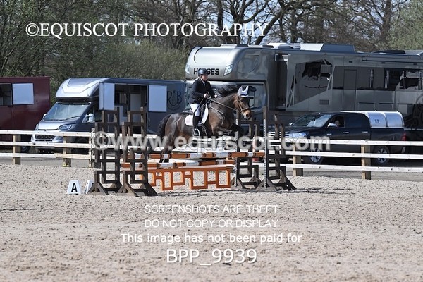 BPP_9939 - CLASS 19 SUN Senior British Novice/ 90cm Open