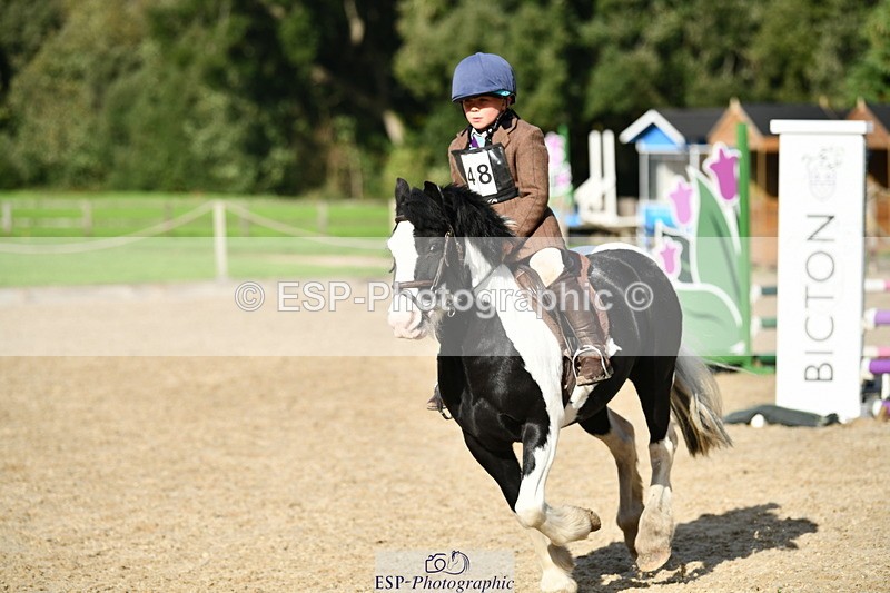 251004A-152142-01795 - Classes 8 & 9 70cm