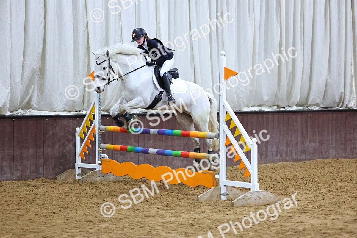 SBM_002689 - Class 6 - Holly & Ivy Stakes - 90cm