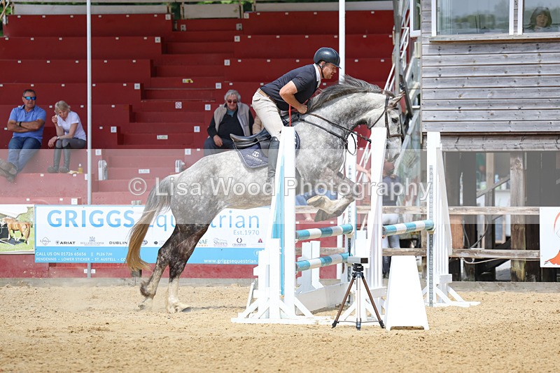 3E7A0436 - Class 10: Senior 95cm open