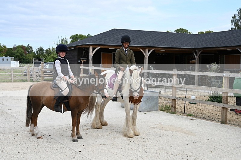 WJ6_3798 - Berks & Bucks - The Old farmhouse - Hound Exercise 20-08-25