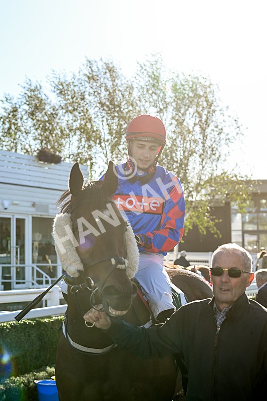 100924-Race 6-Half Moon Rising-0613 - Race 6