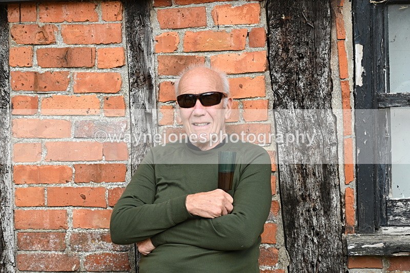 WJ6_3494 - Berks & Bucks - The Old farmhouse - Hound Exercise 20-08-25