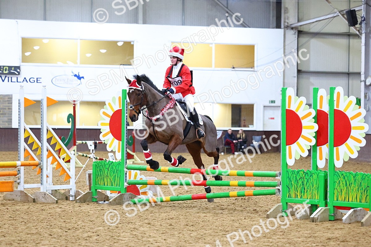 SBM_001836 - Class 4 - Festive Fences - 70cm