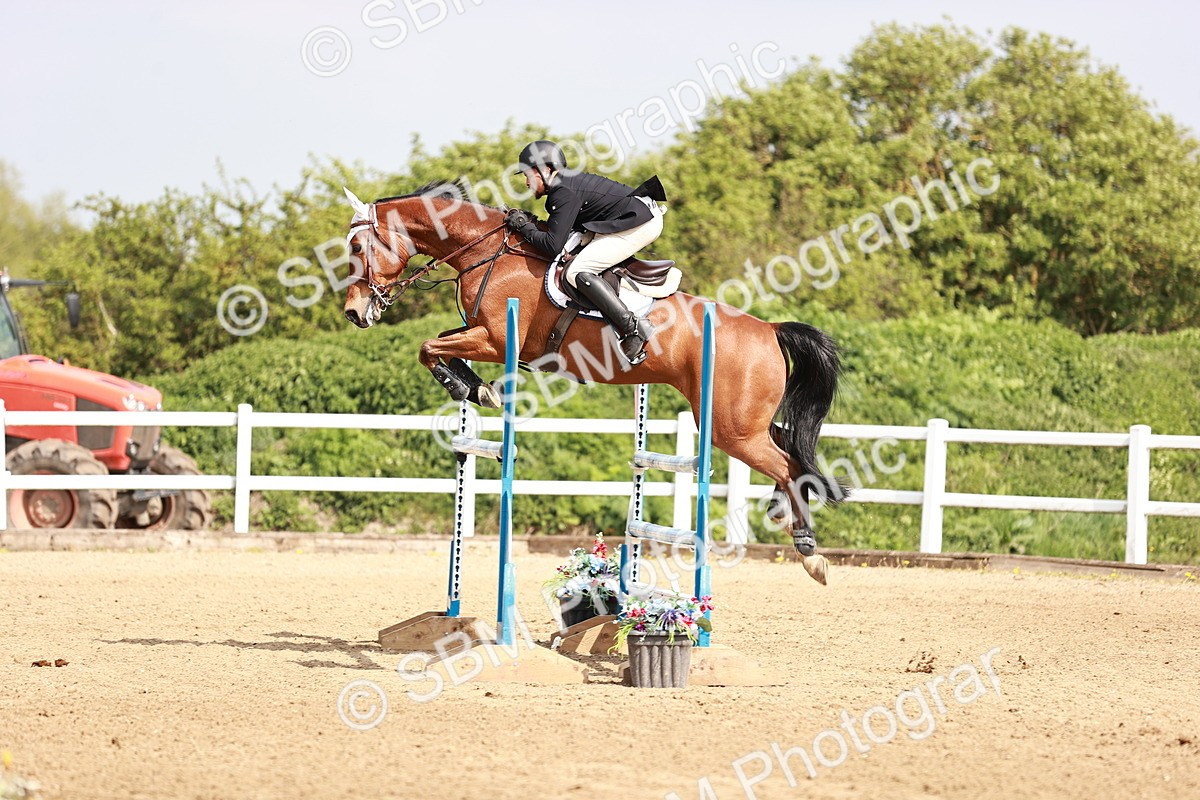 - Class 26 - Senior Foxhunter - 1.20m