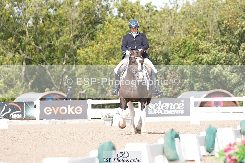 250906-134947-03405 - 106-Lucy.HamblettGalliano.Gold.Dust