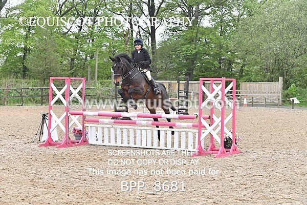 BPP_8681 - CLASS 24 SUN Senior BritiNovice/ 90cm Open