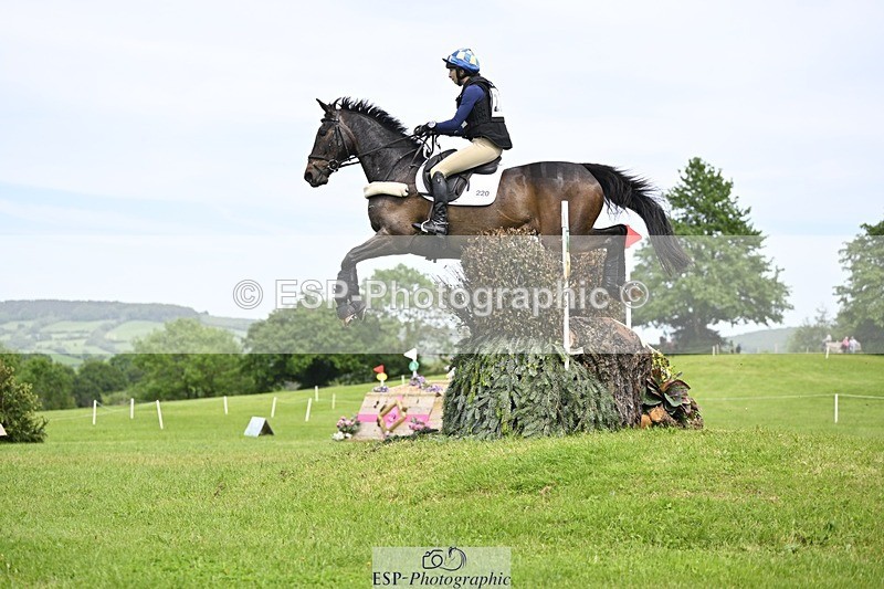 240525-153055-16800 - 220-BALLINAMURRA_FLARE_STAR-Mary_Mason