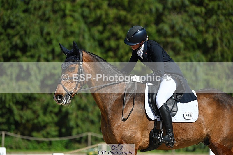 230526-162601-07378 - 256-ALS_RUSSIAN_ROLEX-Jemima_Howden-WEDTrotUp+DR