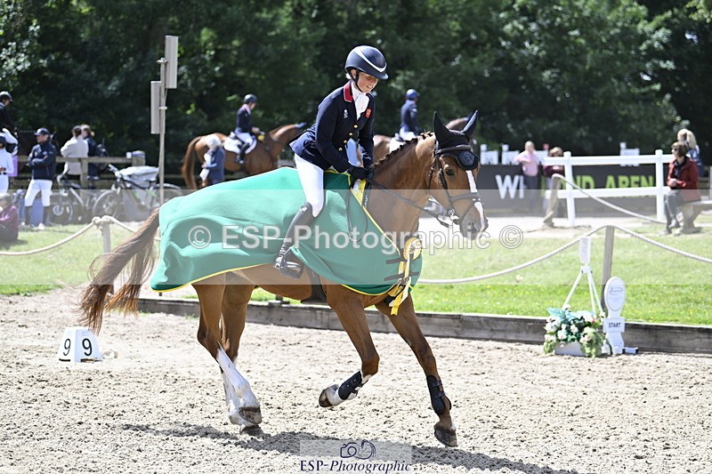 250525A-132106-17694 - Presentations Section B CCI 3 Star Long