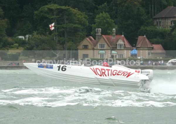 060826 VORTIGERN IMG_5754 - Racing Powerboats