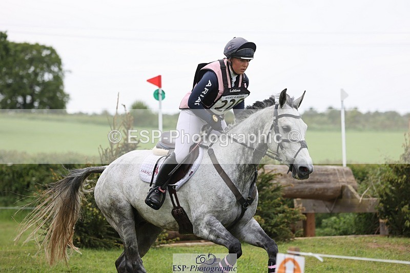 240525-155324-17126 - 226-CLONSHIRE_ON_TREND-Heidi_Coy