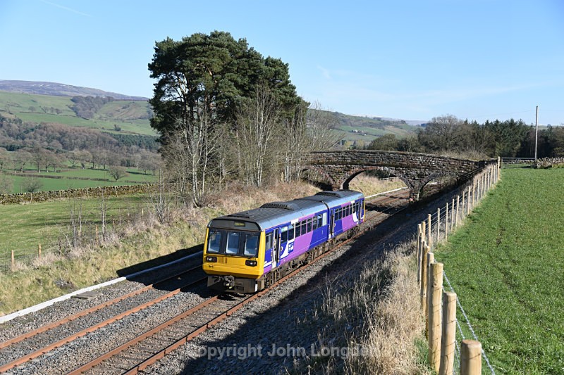 JL - 25.3.17 142024 5Z09 Appleby - Carlisle, Nr Low House - Wallace Field