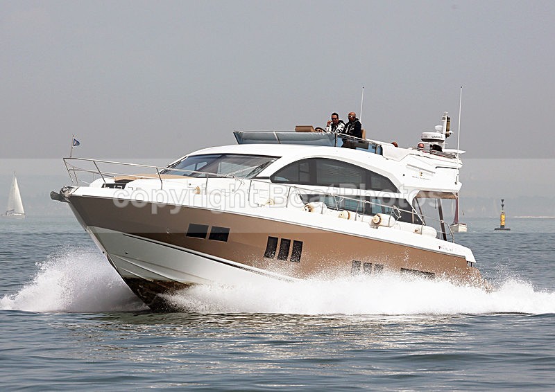 140517 VALERIE-ANNE FAIRLINE SQUADRON WT7A0983 - Flybridge Cruisers