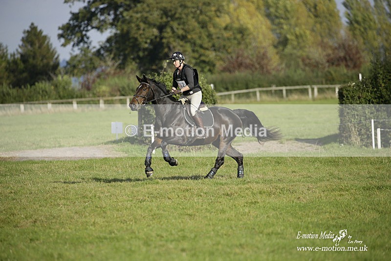  WWHT 171021 4012 - Open (1.00m)  17/10/21