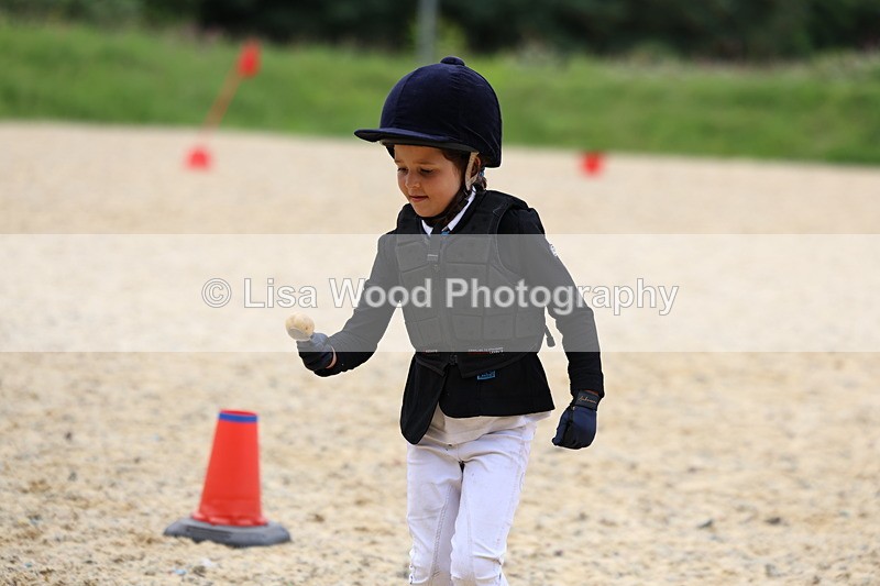 3E7A0098 - Egg and Spoon