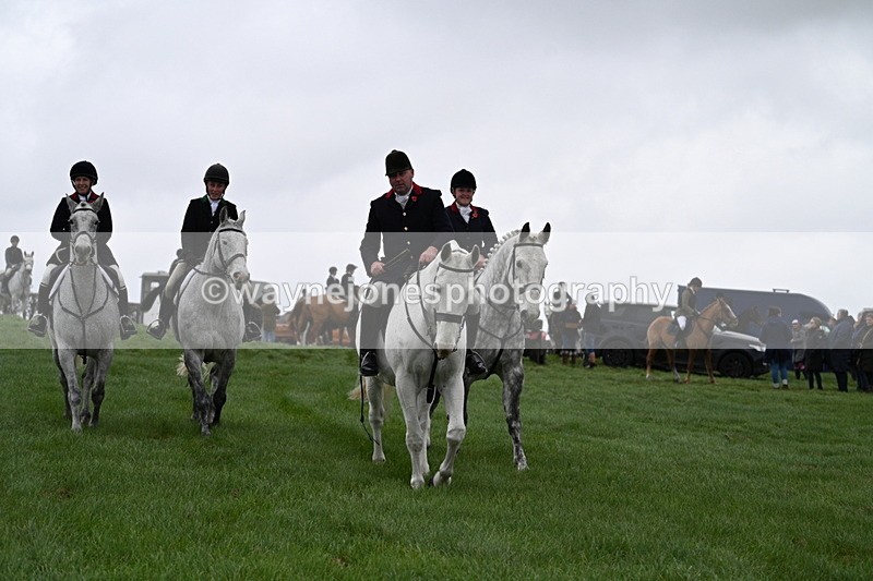 WJ7_8735 - Meet Staff & Hounds