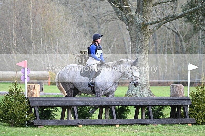 WJ7_0125 - Time 10:13 to 10:38 Times at the Fence