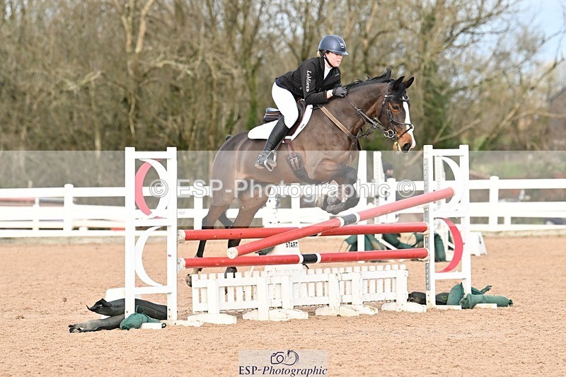 241208-130737-01697 - Cls 21 Newcomers and 1.10m Open