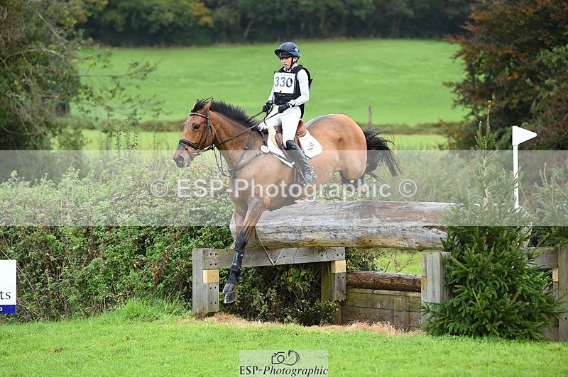 231022-133916-28483 - 330-TRINITY.THANKS.AWFULLY-Imogen.Gloag-XC