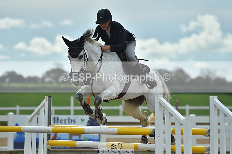 231111A-123308-01887 - Cls 12 Newcomers & 1.10m Open