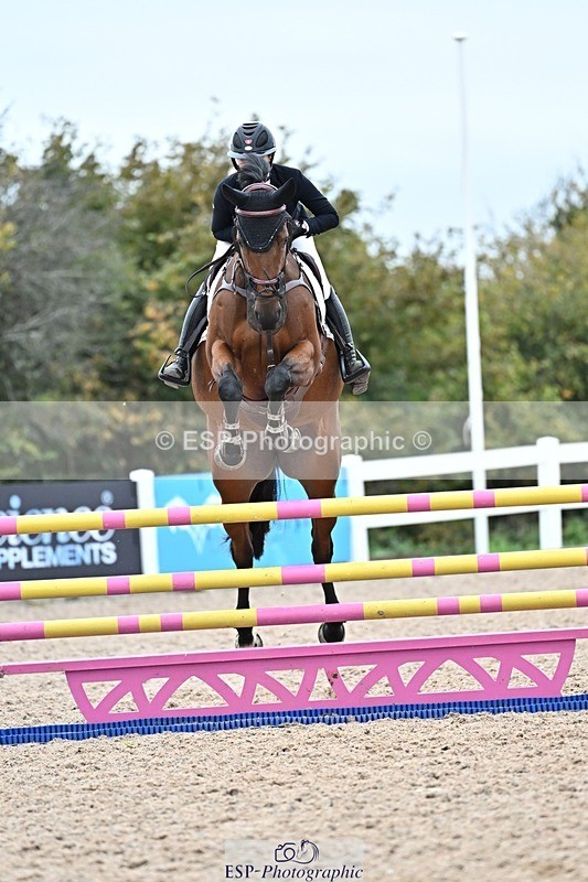 251015-140618-00712 - Cls 4 Newcomers and 1.10m Open