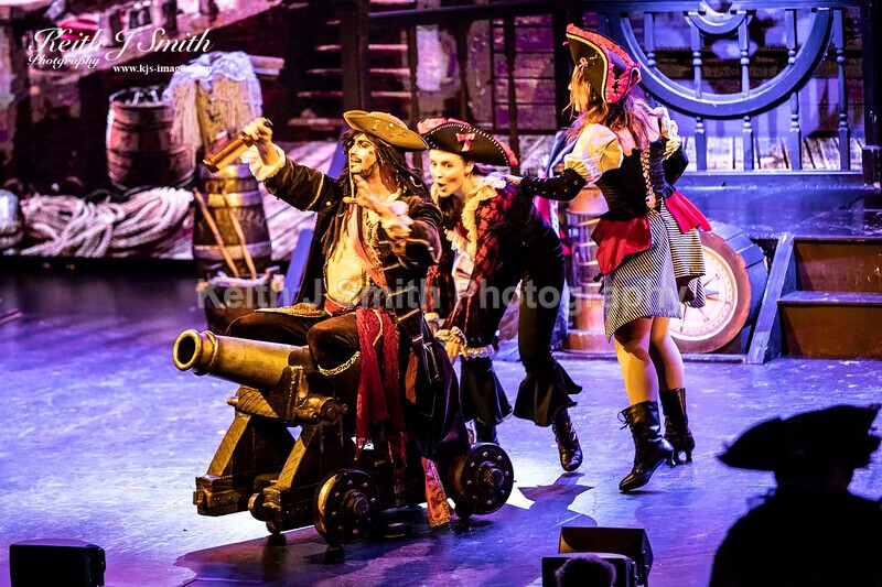 7KJS1027 - Ambition show team