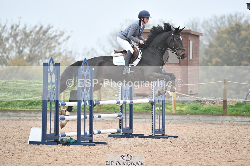 241102A-114522-04395 - SAT Cls 9 British Novice and 90cm Open