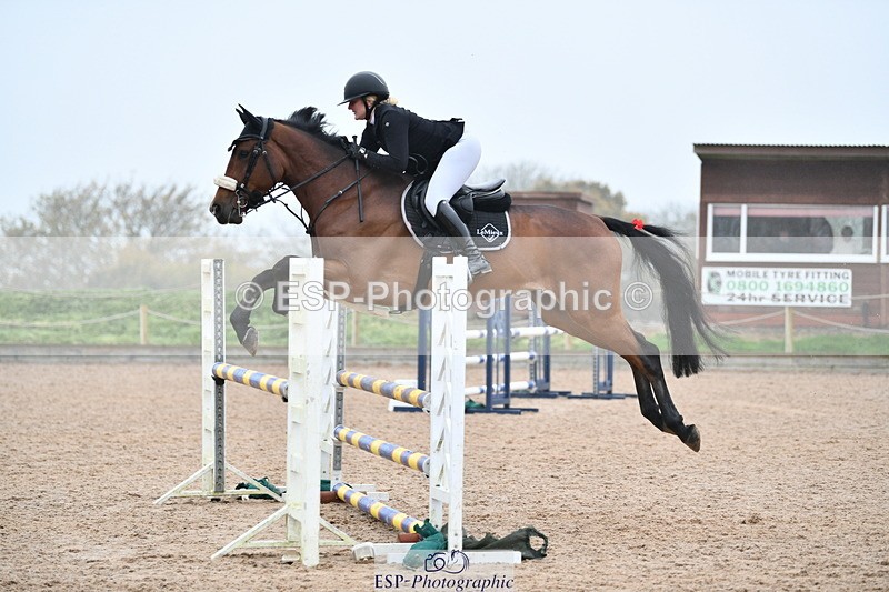 241102A-114736-04407 - SAT Cls 9 British Novice and 90cm Open