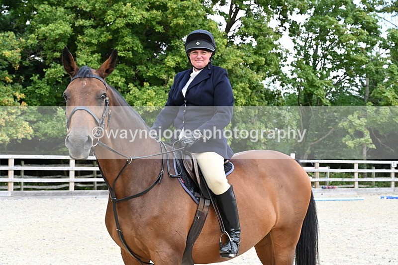 WJ6_3074 - Berks & Bucks - The Old farmhouse - Hound Exercise 20-08-25