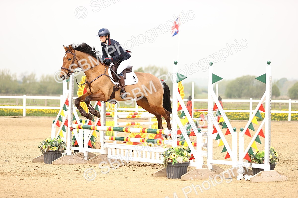  - Class 15 - Senior British novice - 90cm