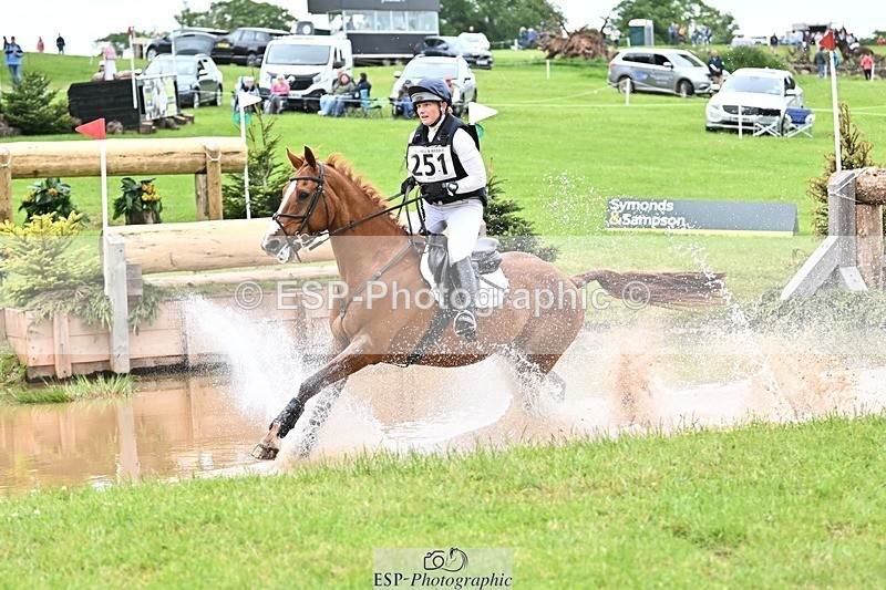 240525-160919-17457 - 251-MILESTONE_GOLD-Gaby_Bull