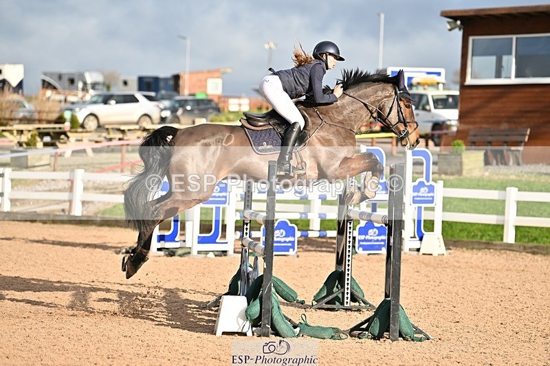 241208-131449-01730 - Cls 21 Newcomers and 1.10m Open