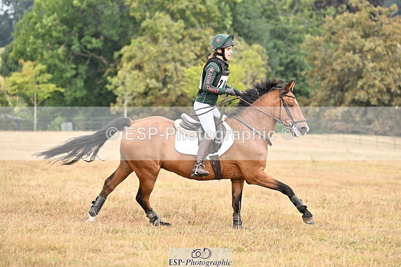 250824A-113921-35234 - 2002-Florence.Dovey-Moneyhills.Pageant