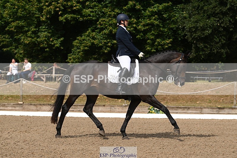 250719A-100933-03243 - 049-Veronica.Roberts-For.J'Adore