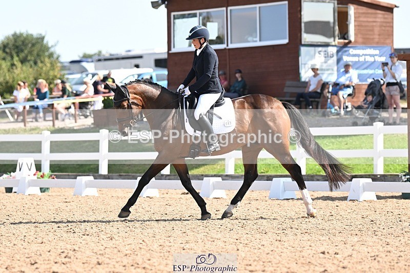 250816-104948-03458 - 047-Hannah.RogersWoodendfarm.Viva