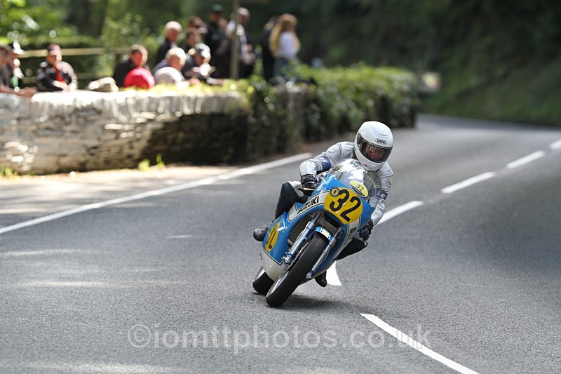 FOM_1048 - Classic TT Lap of honour