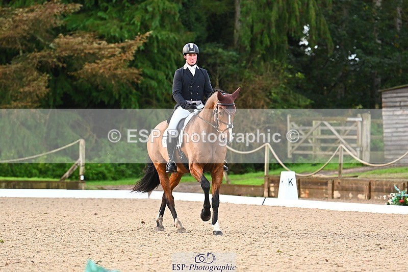 231021-085518-12699 - 321-MAN.ABOUT.TOWN.II-David.Doel-DR