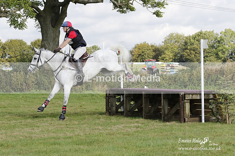  WWHT 171021 3090 - Intermediate (0.90m)  17/10/21