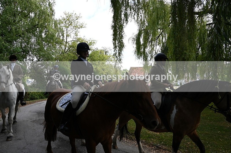 WJ6_4018 - Berks & Bucks - The Old farmhouse - Hound Exercise 20-08-25