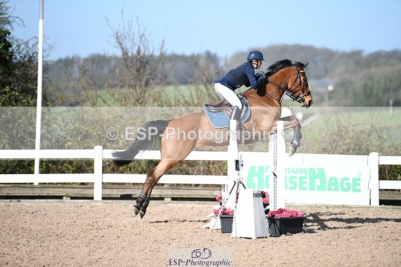 250330-104244-06228 - Cls 32 British Novice and 90cm