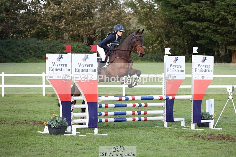 231022-160621-30103 - 552-MONBEG.BY.MAGIC-Xanthe.Baylis-TrotUp+SJ