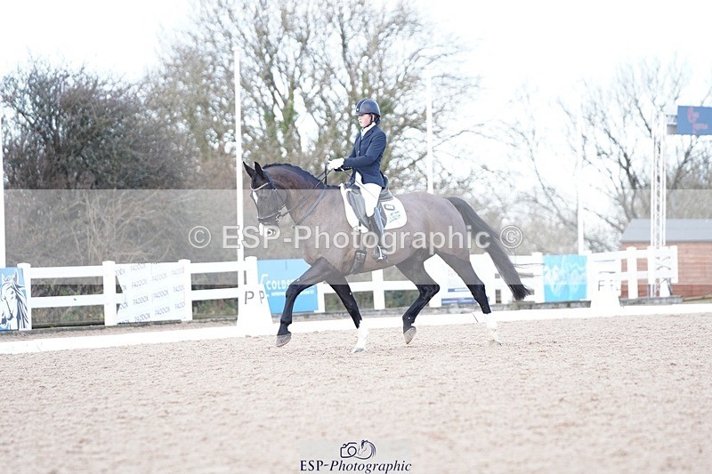 241214-125754-00542 - 144-Natasha.Rumble-Week.Orchard.Leo