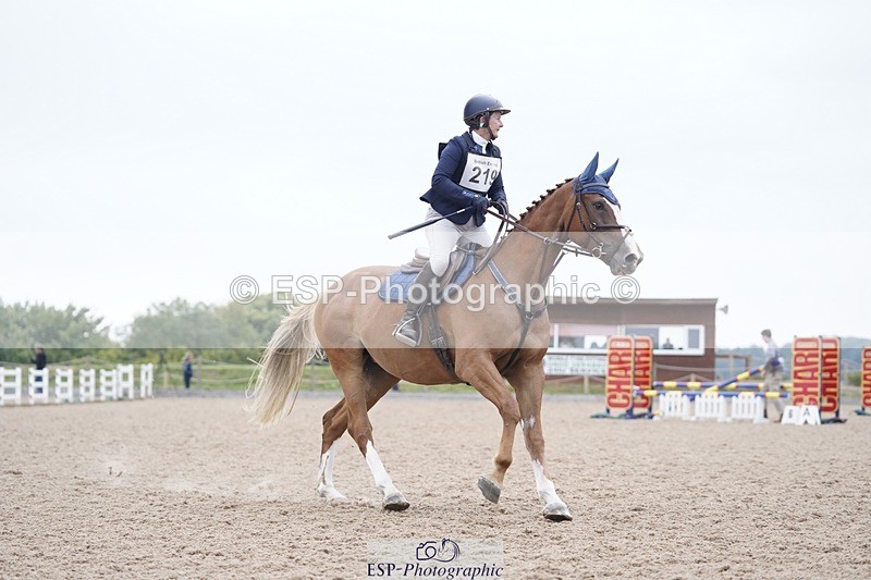 240831A-144624-04220 - 219-Julie.Milkins-R-GIUPETTE.DI.NALA