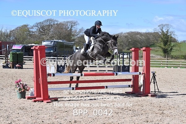 BPP_0042 - CLASS 19 SUN Senior British Novice/ 90cm Open