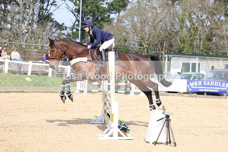3E7A6753 - Class 4: Senior British Novice/90cm open